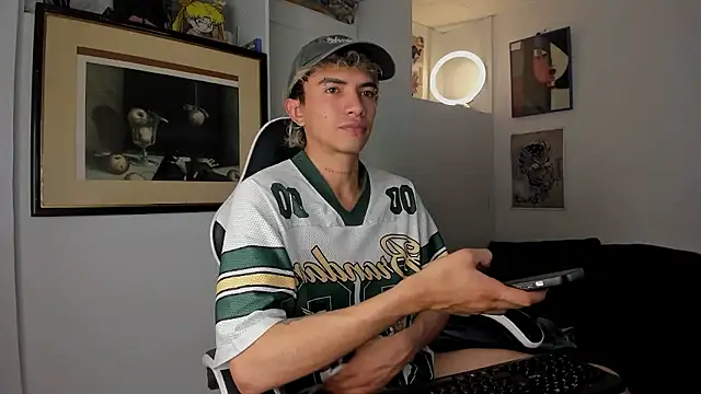 Snapshot of guynextdo0r chatting on January 2026 11:19:02 PM guynextdo0r online show from January 2026 11:19:02 PM