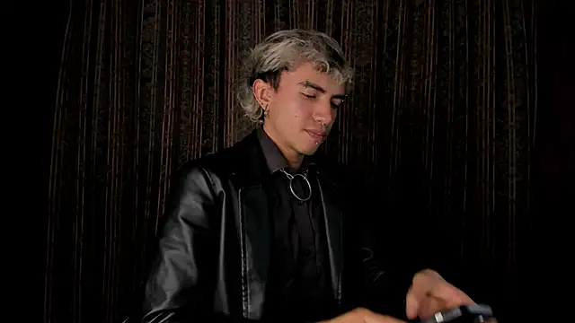 Snapshot of guynextdo0r chatting on January 2026 12:25:01 AM guynextdo0r online show from January 2026 12:25:01 AM