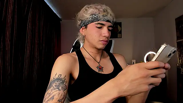 Snapshot of guynextdo0r chatting on October 2025 08:30:01 PM guynextdo0r online show from October 2025 08:30:01 PM