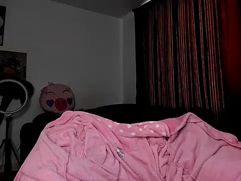 Snapshot of guynextdo0r chatting on September 2025 07:06:02 PM guynextdo0r online show from September 2025 07:06:02 PM