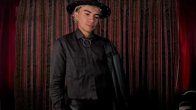 Snapshot of guynextdo0r chatting on November 2025 08:58:01 PM guynextdo0r online show from November 2025 08:58:01 PM