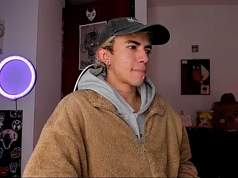 Snapshot of guynextdo0r chatting on October 2025 02:40:01 PM guynextdo0r online show from October 2025 02:40:01 PM