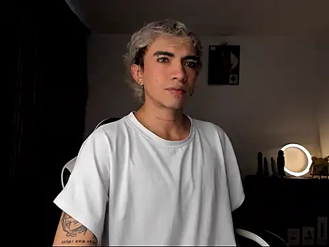 Snapshot of guynextdo0r chatting on October 2025 06:49:02 PM guynextdo0r online show from October 2025 06:49:02 PM