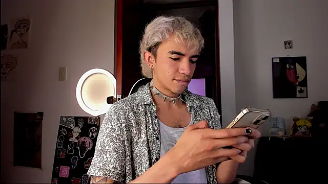 Snapshot of guynextdo0r chatting on October 2025 09:05:01 PM guynextdo0r online show from October 2025 09:05:01 PM