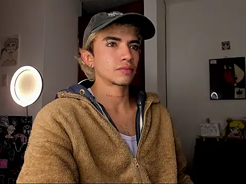 Snapshot of guynextdo0r chatting on October 2025 09:27:02 PM guynextdo0r online show from October 2025 09:27:02 PM