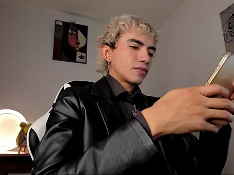 Snapshot of guynextdo0r chatting on October 2025 08:52:02 PM guynextdo0r online show from October 2025 08:52:02 PM