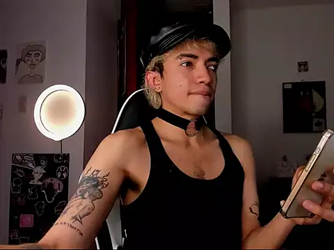 Snapshot of guynextdo0r chatting on October 2025 06:31:01 PM guynextdo0r online show from October 2025 06:31:01 PM