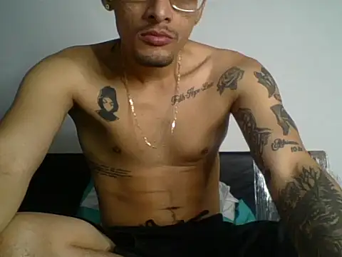 Snapshot of bluc96cm chatting on October 2025 02:02:01 AM bluc96cm online show from October 2025 02:02:01 AM