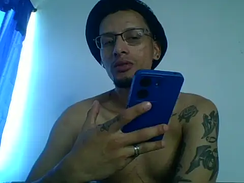 Snapshot of bluc96cm chatting on September 2025 02:46:02 PM bluc96cm online show from September 2025 02:46:02 PM