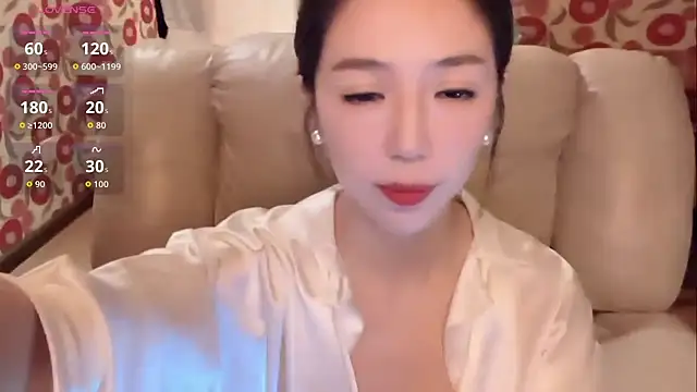 miss-lin online show from October 2025 01:12:02 PM