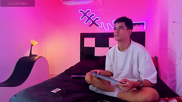 Lucky boys  X online show from September 2025 12:00:02 PM