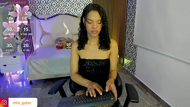 Snapshot of Miagates_tay chatting on November 2025 03:29:01 AM Miagates tay online show from November 2025 03:29:01 AM