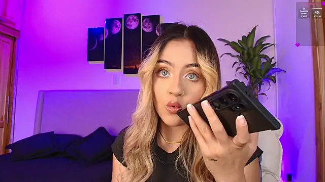 Snapshot of MaryMoon_ chatting on December 2025 12:54:02 AM MaryMoon online show from December 2025 12:54:02 AM