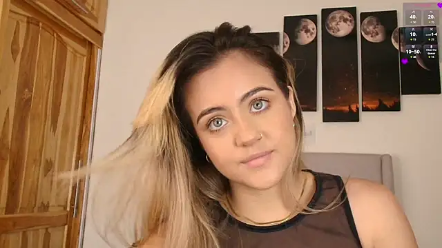 Snapshot of MaryMoon_ chatting on December 2025 07:09:02 PM MaryMoon online show from December 2025 07:09:02 PM