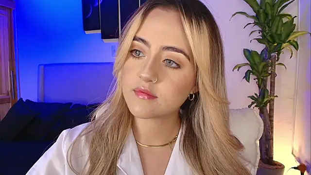 Snapshot of MaryMoon_ chatting on November 2025 02:37:02 AM MaryMoon online show from November 2025 02:37:02 AM