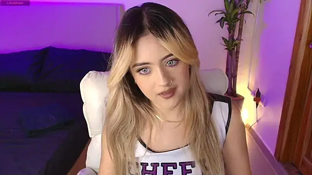 Snapshot of MaryMoon_ chatting on October 2025 10:05:02 PM MaryMoon online show from October 2025 10:05:02 PM