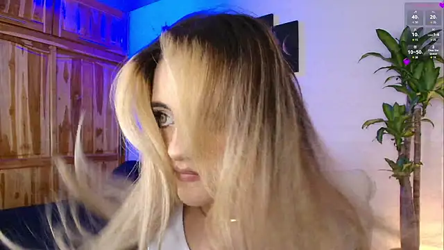 Snapshot of MaryMoon_ chatting on November 2025 09:40:02 PM MaryMoon online show from November 2025 09:40:02 PM