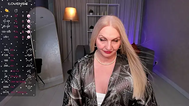 Snapshot of Nina_Devillle chatting on November 2025 02:53:02 PM Nina Devillle online show from November 2025 02:53:02 PM