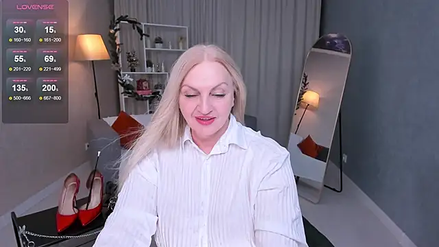 Nina Devillle online show from December 2025 02:45:01 PM