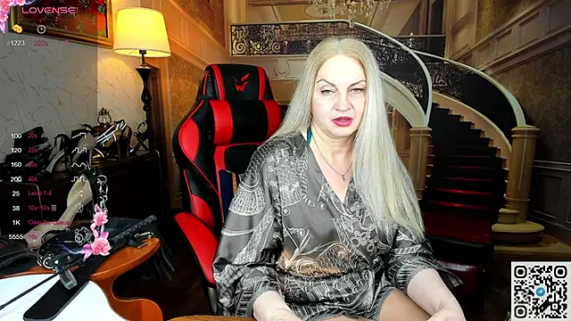 Nina Devillle online show from April 2026 11:00:01 PM