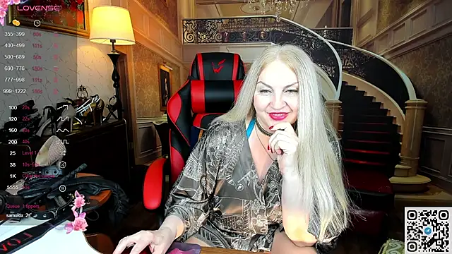 Nina Devillle online show from April 2026 01:45:01 AM