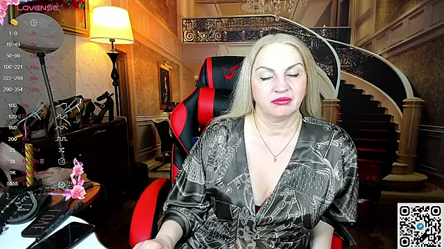 Nina Devillle online show from May 2026 01:44:02 AM
