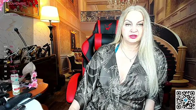 Nina Devillle online show from May 2026 12:02:02 PM