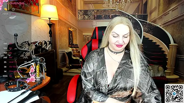 Nina Devillle online show from April 2026 07:59:01 PM