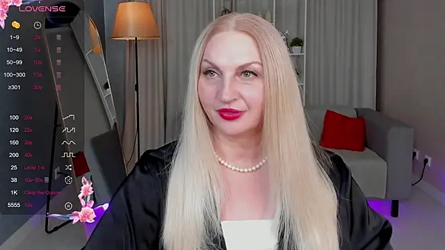 Snapshot of Nina_Devillle chatting on October 2025 03:53:01 PM Nina Devillle online show from October 2025 03:53:01 PM