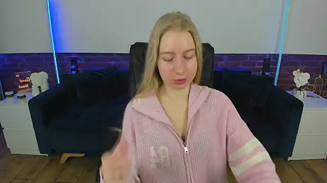 Snapshot of Alina_Blonde chatting on February 2026 06:34:02 AM Alina Blonde online show from February 2026 06:34:02 AM