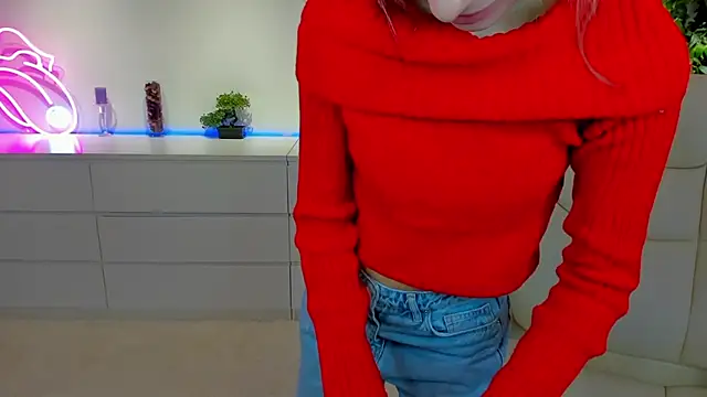 Snapshot of Alina_Blonde chatting on November 2025 06:41:01 AM Alina Blonde online show from November 2025 06:41:01 AM