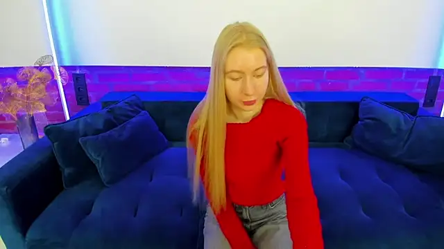 Snapshot of Alina_Blonde chatting on November 2025 06:36:01 AM Alina Blonde online show from November 2025 06:36:01 AM