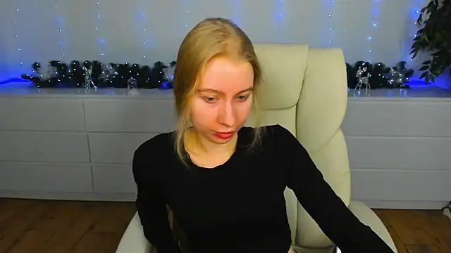 Snapshot of Alina_Blonde chatting on December 2025 06:39:03 AM Alina Blonde online show from December 2025 06:39:03 AM