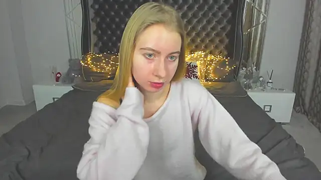 Snapshot of Alina_Blonde chatting on January 2026 06:39:02 AM Alina Blonde online show from January 2026 06:39:02 AM