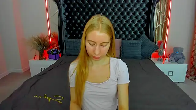 Snapshot of Alina_Blonde chatting on July 2026 05:36:02 AM Alina Blonde online show from July 2026 05:36:02 AM