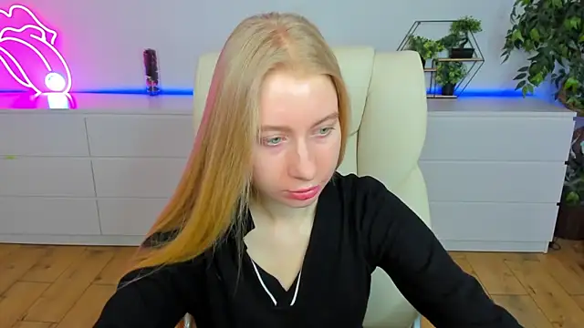 Snapshot of Alina_Blonde chatting on February 2026 06:38:01 AM Alina Blonde online show from February 2026 06:38:01 AM