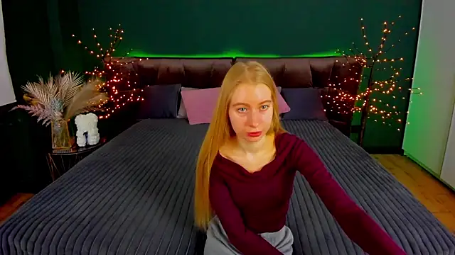 Snapshot of Alina_Blonde chatting on November 2025 06:50:02 AM Alina Blonde online show from November 2025 06:50:02 AM