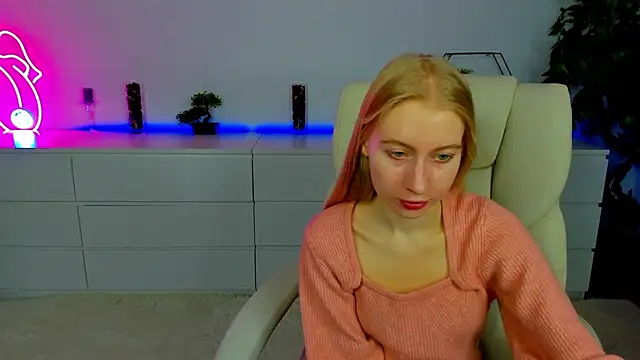 Snapshot of Alina_Blonde chatting on October 2025 05:41:02 AM Alina Blonde online show from October 2025 05:41:02 AM