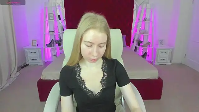 Snapshot of Alina_Blonde chatting on May 2026 05:37:02 AM Alina Blonde online show from May 2026 05:37:02 AM