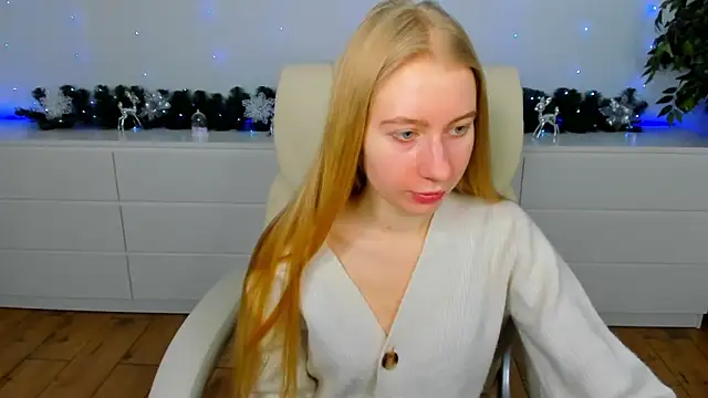 Snapshot of Alina_Blonde chatting on January 2026 06:40:01 AM Alina Blonde online show from January 2026 06:40:01 AM