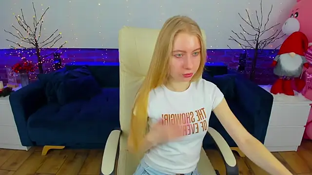 Snapshot of Alina_Blonde chatting on January 2026 06:39:02 AM Alina Blonde online show from January 2026 06:39:02 AM