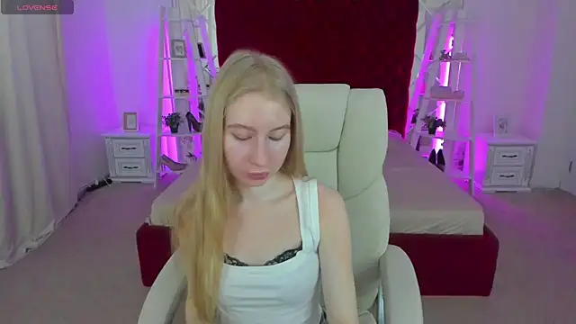 Snapshot of Alina_Blonde chatting on July 2026 05:41:02 AM Alina Blonde online show from July 2026 05:41:02 AM