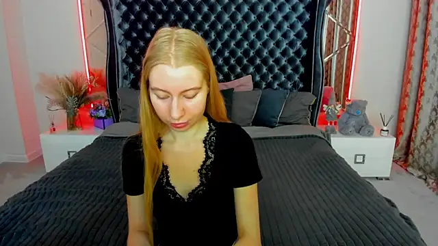 Snapshot of Alina_Blonde chatting on May 2026 05:35:01 AM Alina Blonde online show from May 2026 05:35:01 AM