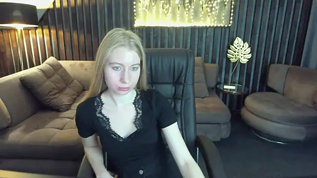 Snapshot of Alina_Blonde chatting on May 2026 05:53:02 AM Alina Blonde online show from May 2026 05:53:02 AM