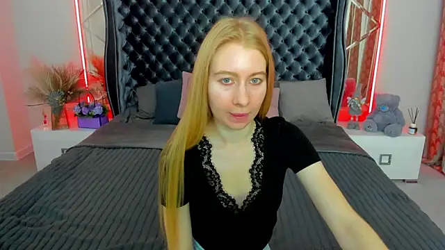 Snapshot of Alina_Blonde chatting on May 2026 05:33:01 AM Alina Blonde online show from May 2026 05:33:01 AM