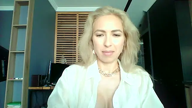 Snapshot of Ivvona chatting on July 2026 11:18:02 AM Ivvona online show from July 2026 11:18:02 AM
