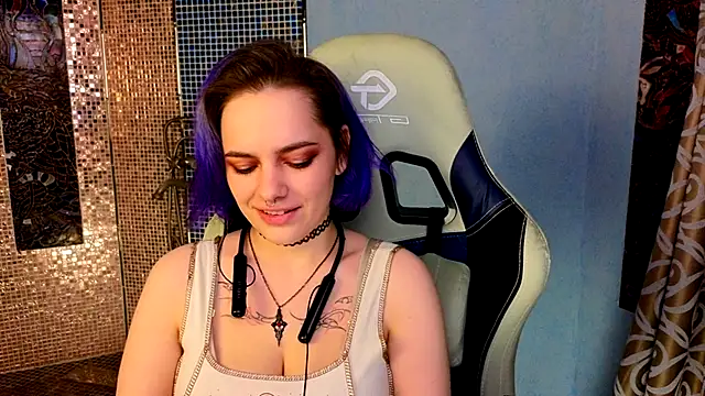 Eniferi online show from November 2025 01:01:02 PM