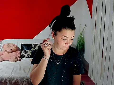 Soffy Skye online show from September 2025 03:35:01 AM