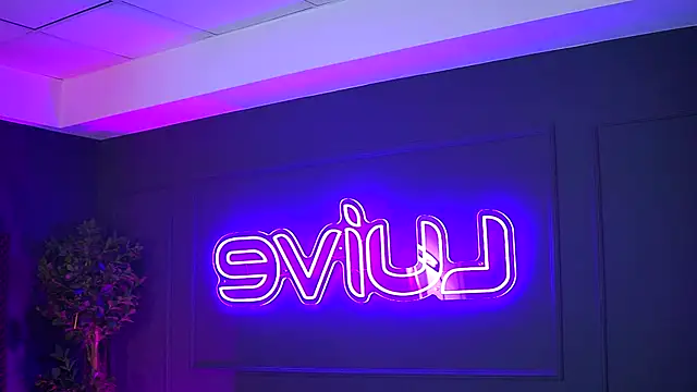 Snapshot of YuliaDesirevska chatting on November 2025 08:02:01 PM YuliaDesirevska online show from November 2025 08:02:01 PM