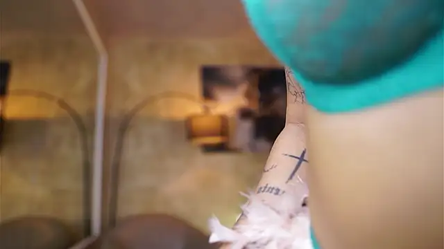 Snapshot of YuliaDesirevska chatting on October 2025 05:05:01 PM YuliaDesirevska online show from October 2025 05:05:01 PM